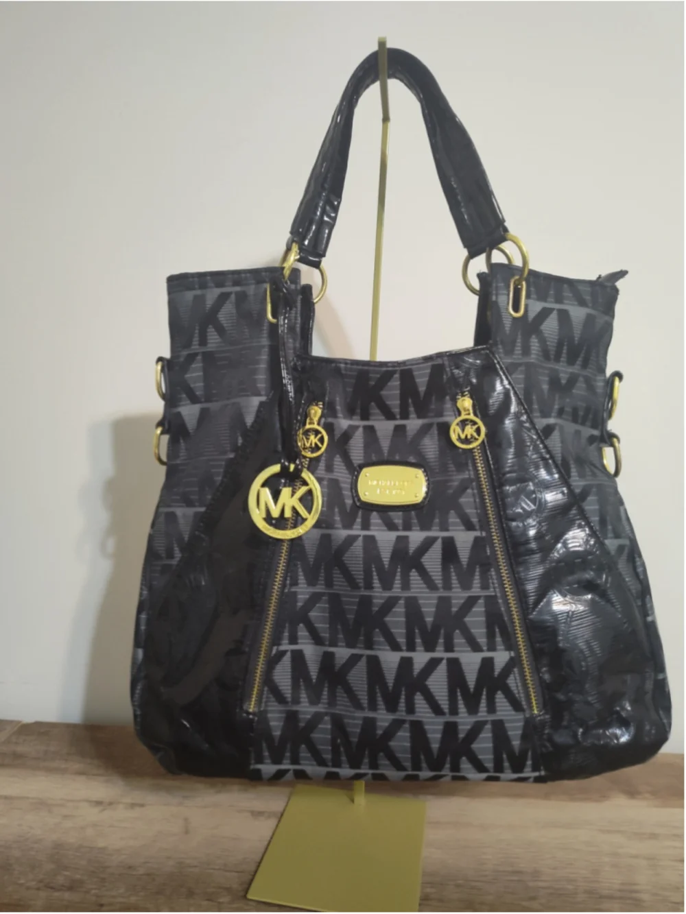 Women's Michael Kors Tote Bag One Size Black Gold